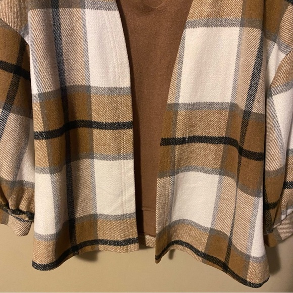 Plaid Shacket. Medium - Picture 4 of 5